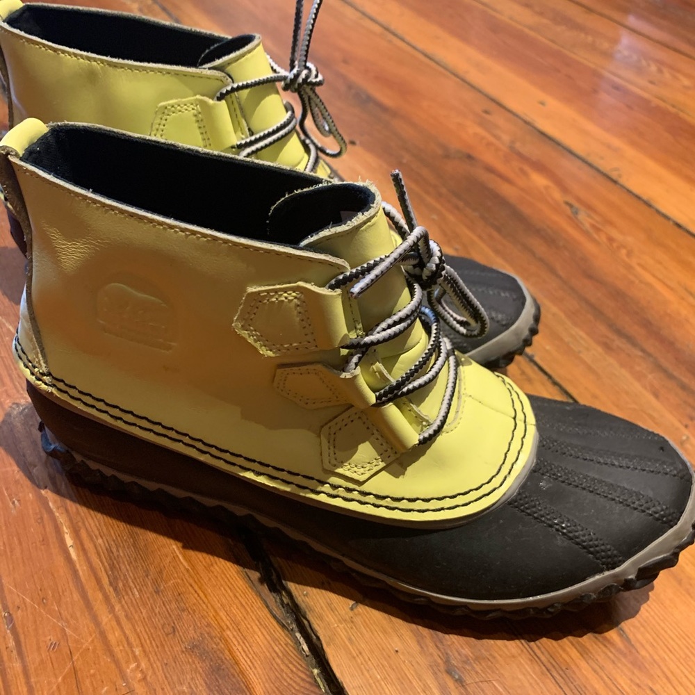 Sorel Out N About rain boot Yellow size 8.5